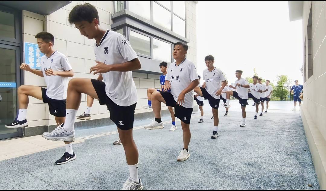 得在, 带着队员传 得在, 带着队员传