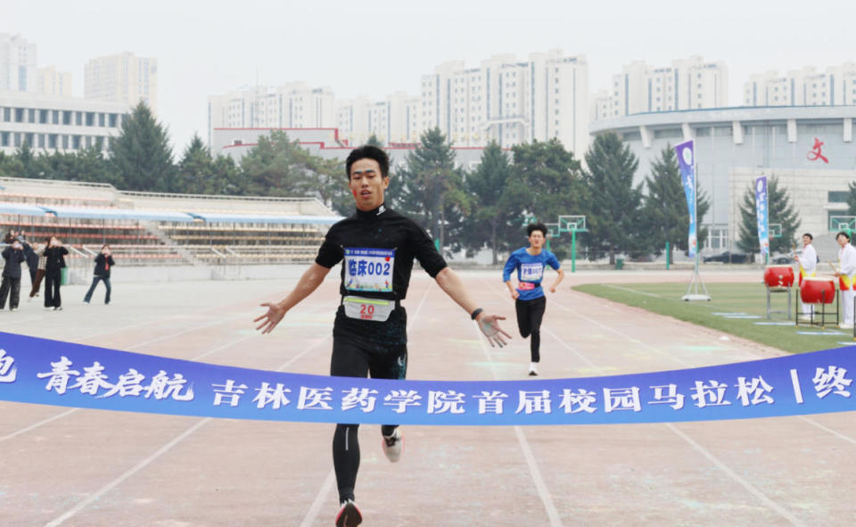 学生们还表, 旗舞飞扬, 舞动炫鼓